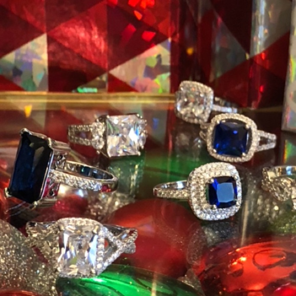 BRUCEY’s BAUBLES &BEYOND bling bright season!🎁💍✨